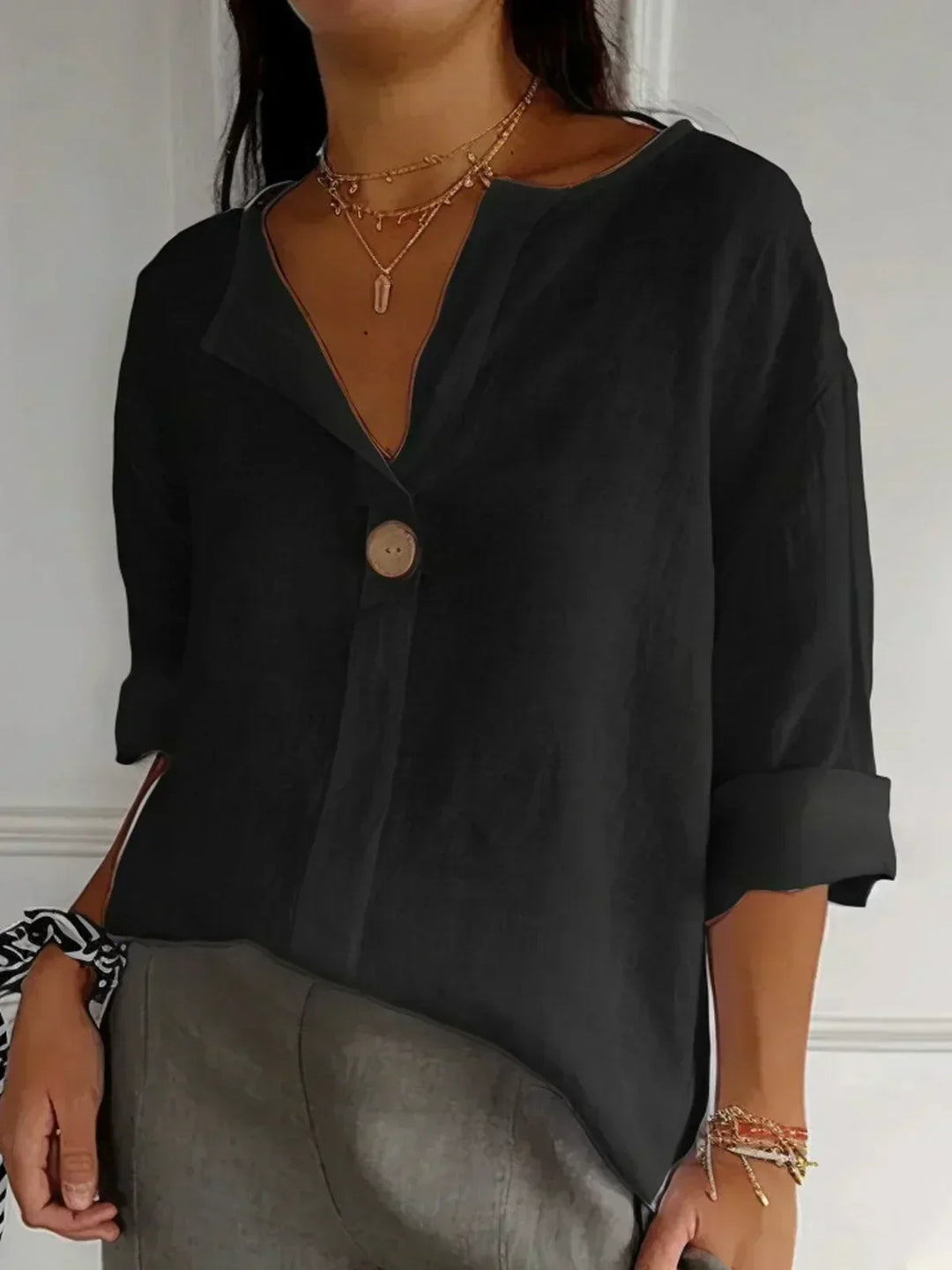 Lynde | Casual V-Neck Blouse