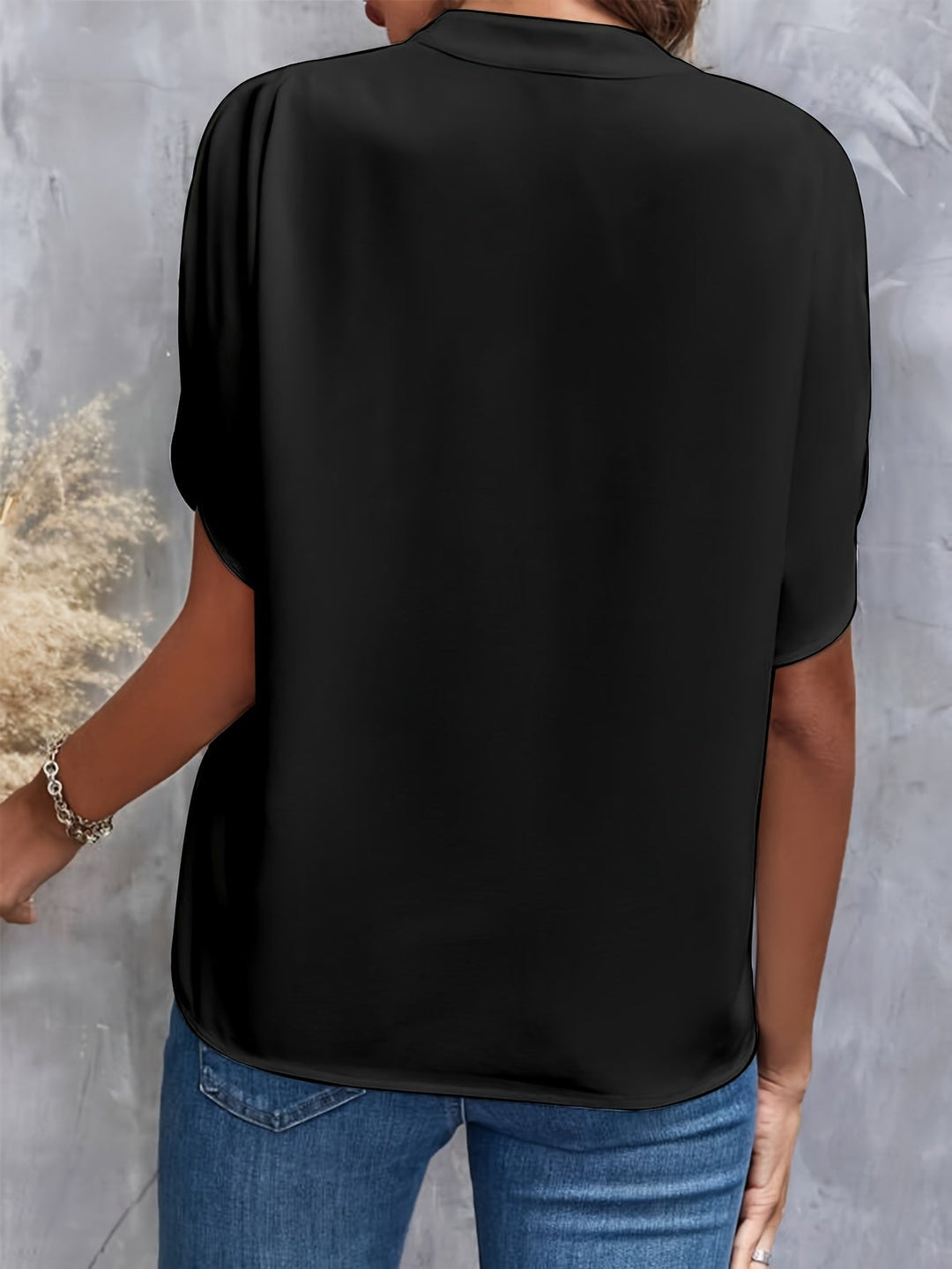 Amanda | Elegant V-Neck Blouse