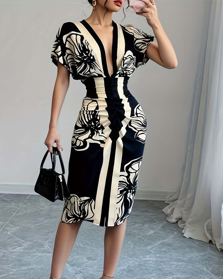 Scarlett | Chic Pleated Dress